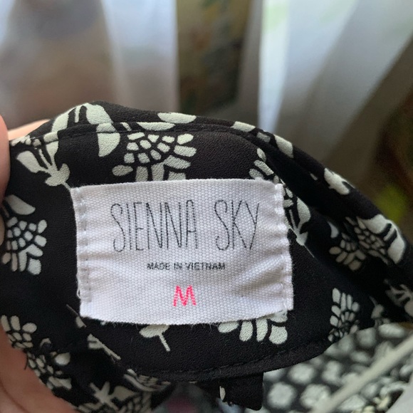 black and white blouse tank top - Picture 3 of 3